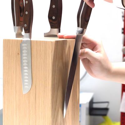 지속가능한 300x150x150mm 4면 자석 칼 블록 360 회전 가능한 목재 칼 홀더