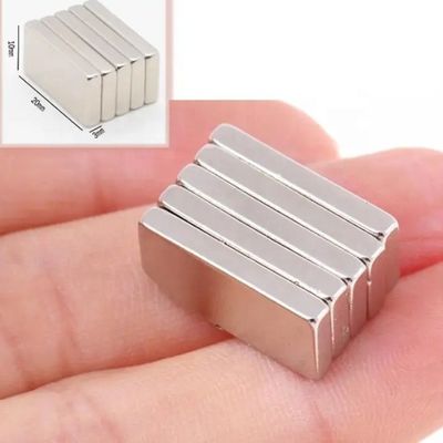 직사각형 얇은 자석 20x10x3mm 최대 작업 온도 80 센티그라드 3.3kg 힘