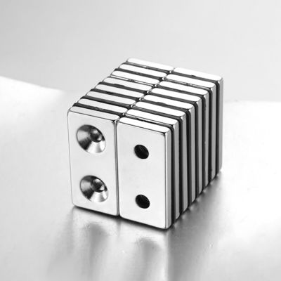 10000 가우스 N52SH 강 블록 자석 2 Countersunk 구멍 네오디미움 NdFeB 물질