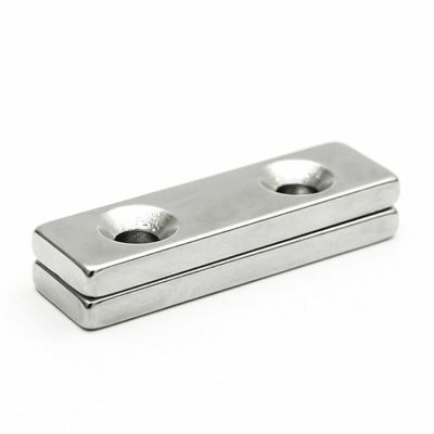 10000 가우스 N52SH 강 블록 자석 2 Countersunk 구멍 네오디미움 NdFeB 물질