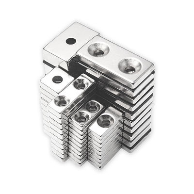 10000 가우스 N52SH 강 블록 자석 2 Countersunk 구멍 네오디미움 NdFeB 물질