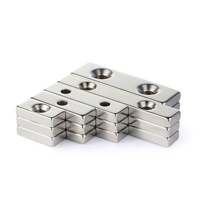 10000 가우스 N52SH 강 블록 자석 2 Countersunk 구멍 네오디미움 NdFeB 물질